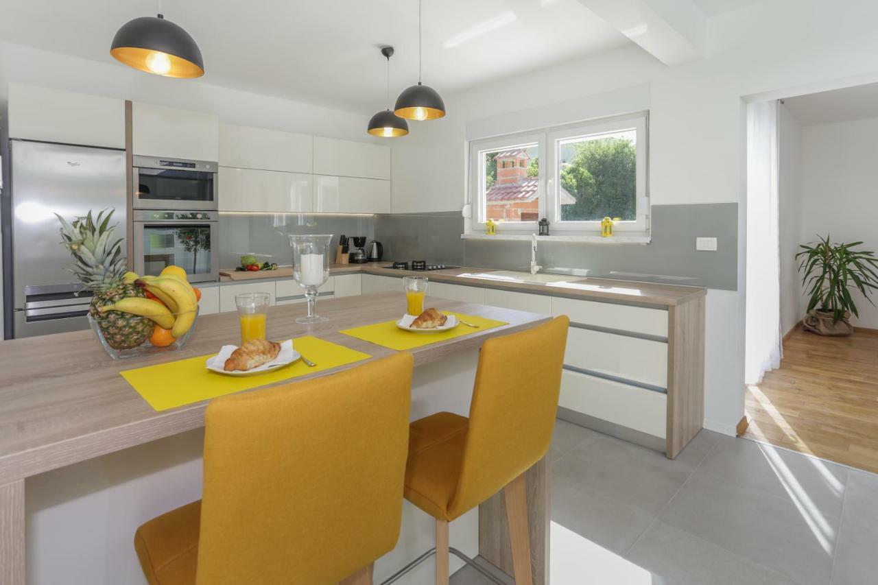 Life - New And Luxury Holiday House Kaštela Extérieur photo