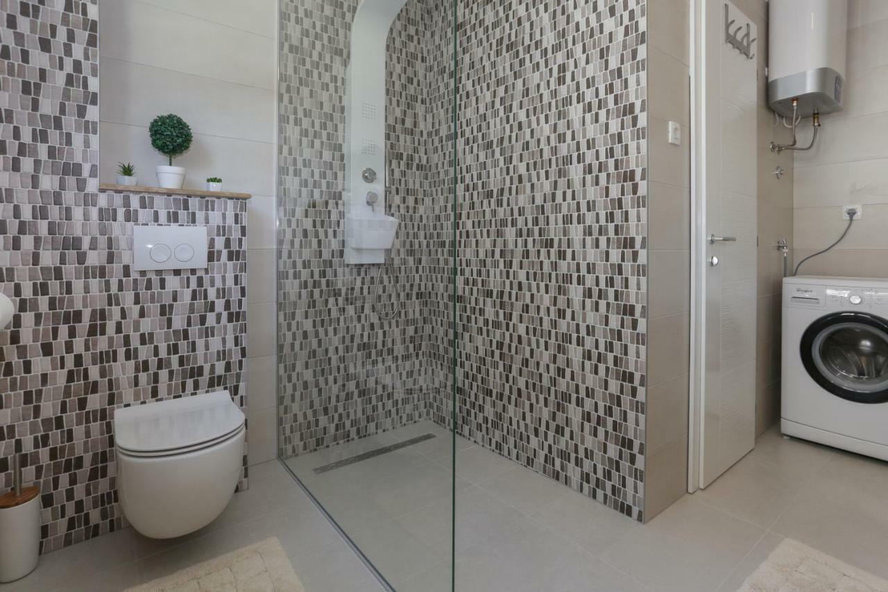 Life - New And Luxury Holiday House Kaštela Extérieur photo