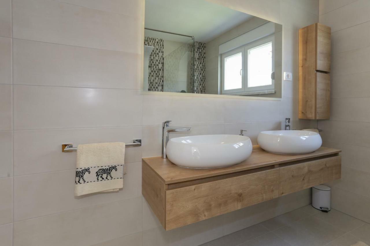 Life - New And Luxury Holiday House Kaštela Extérieur photo